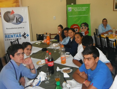 Almuerzo de los alumnos de Mburucuyá y Paso de los Libres